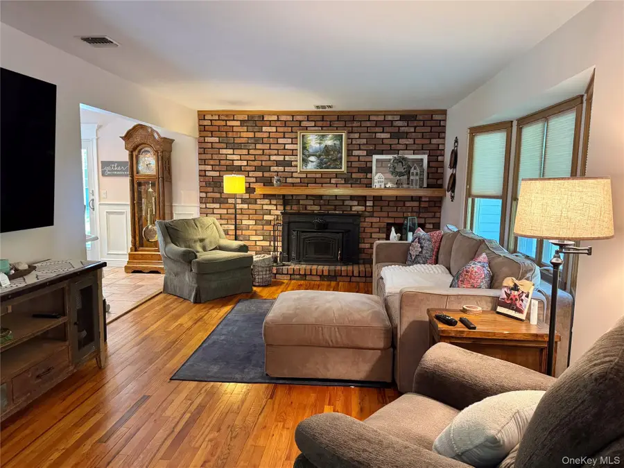 8 Donnatella Lane, Nesconset, NY 11767 - #3