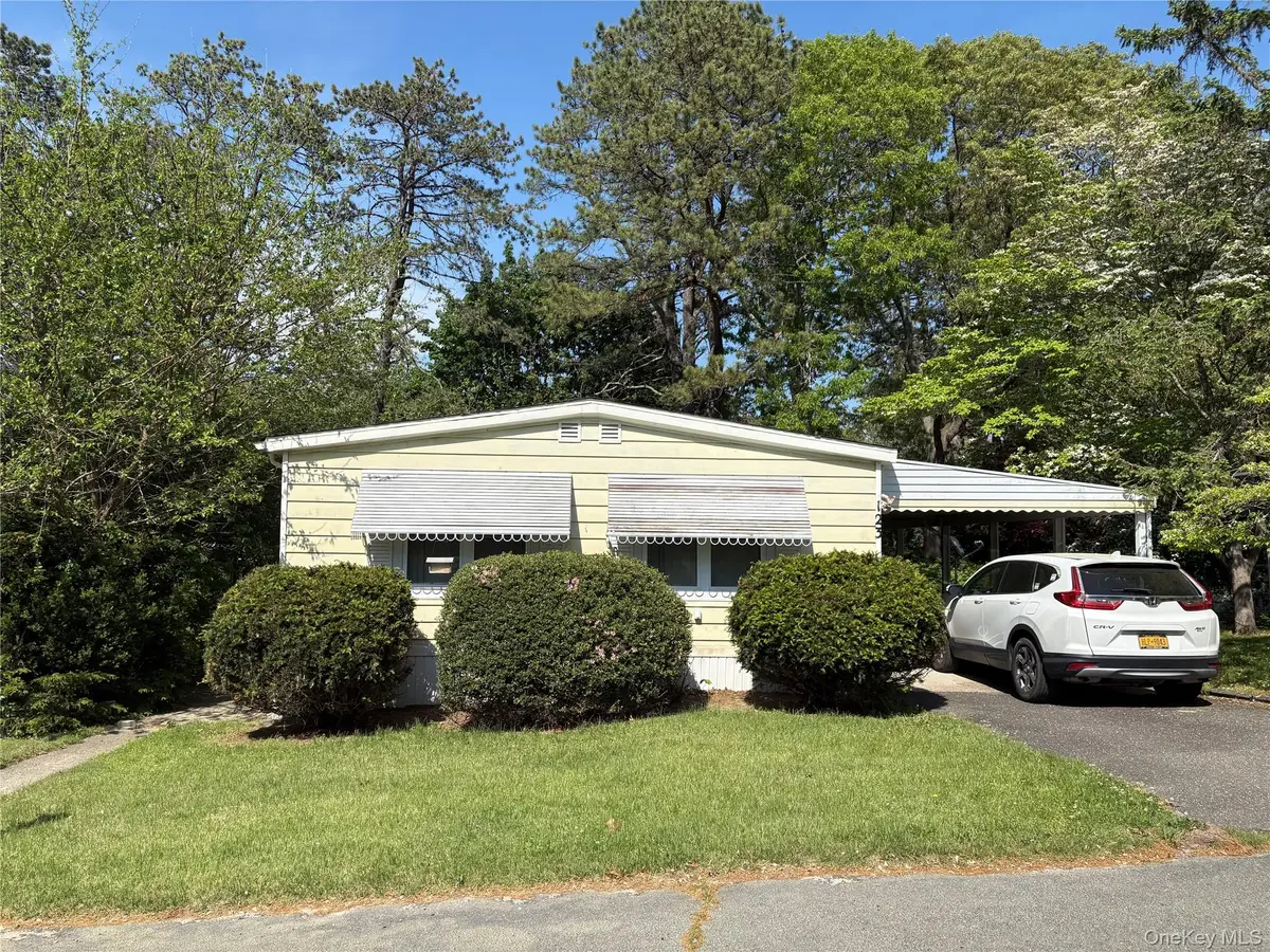 525/123 Riverleigh Ave, Riverhead, NY 11901 - #1