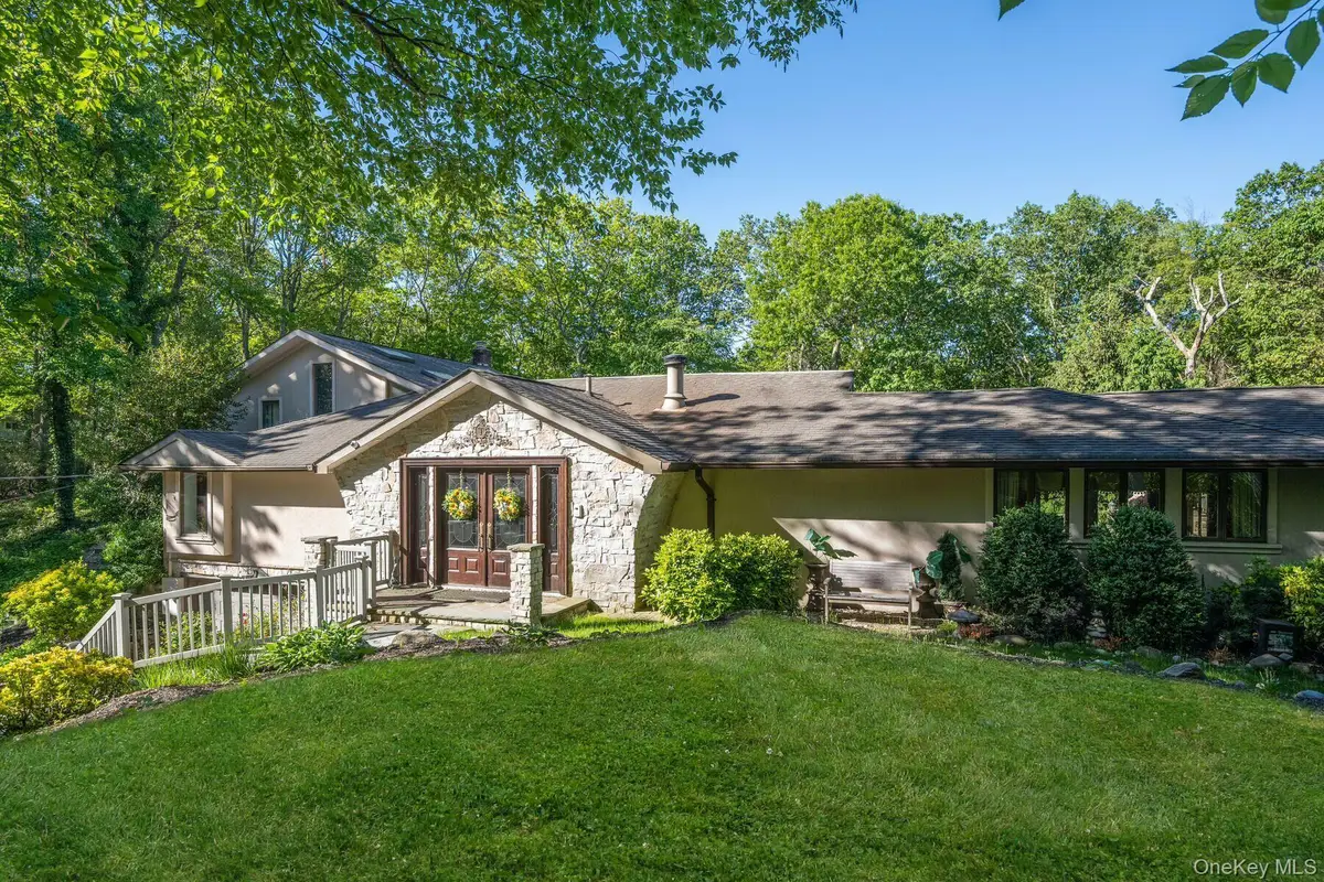121 Laurel Lane, Laurel Hollow, NY 11791 - #1