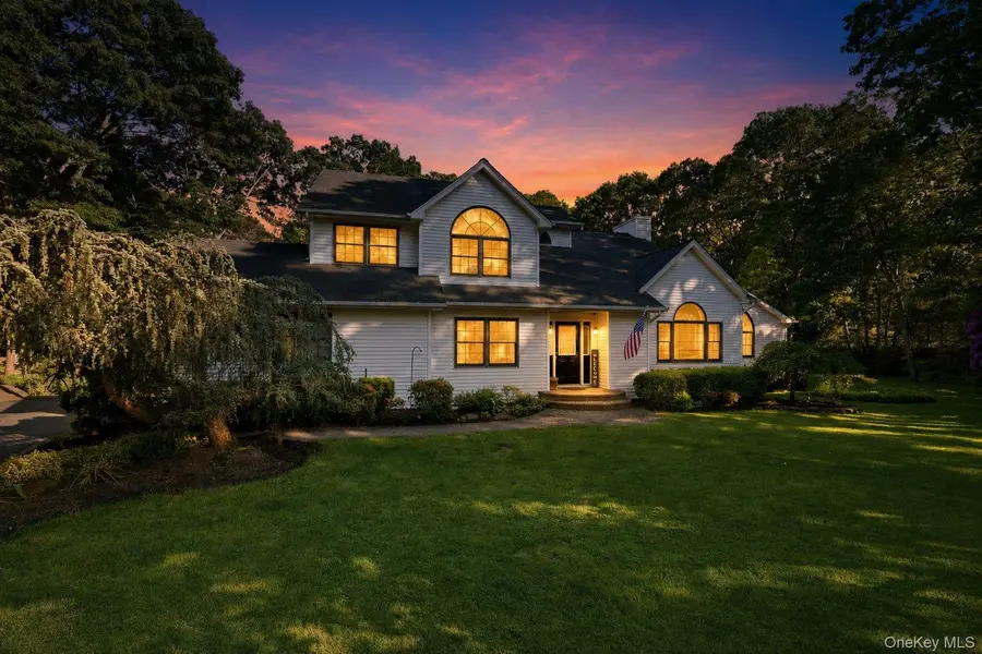 8 Lorraine Court, Medford, NY 11763 - #2