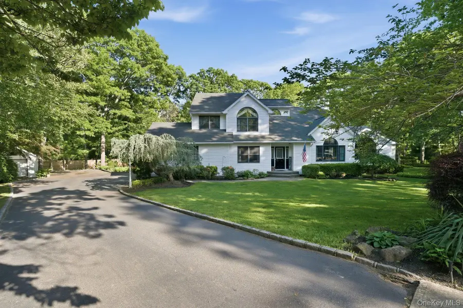 8 Lorraine Court, Medford, NY 11763 - #3