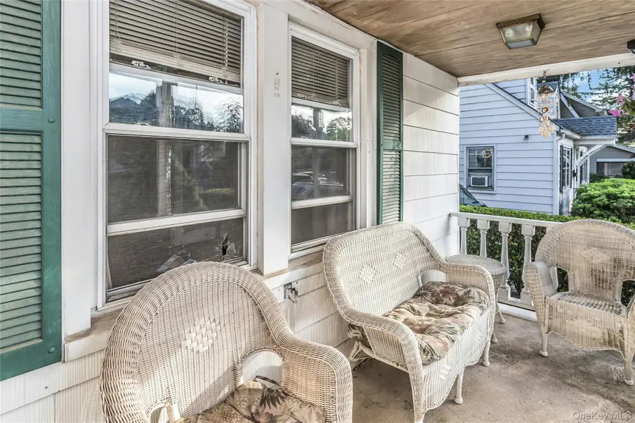 38 Macgregor Avenue, Roslyn Heights, NY 11577 - #3