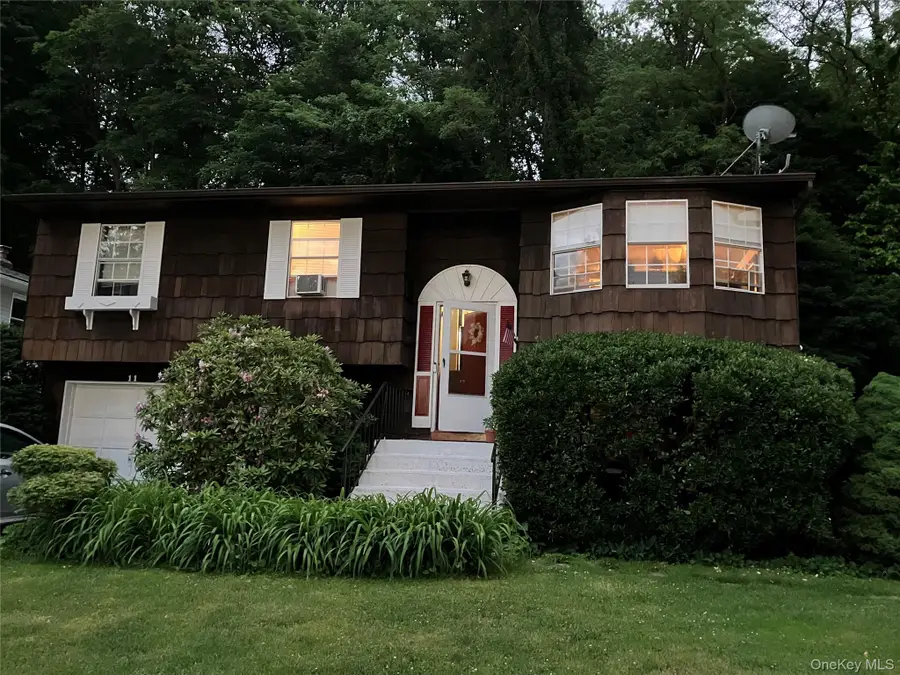 11 Harmony Lane, Glen Cove, NY 11542 - #2