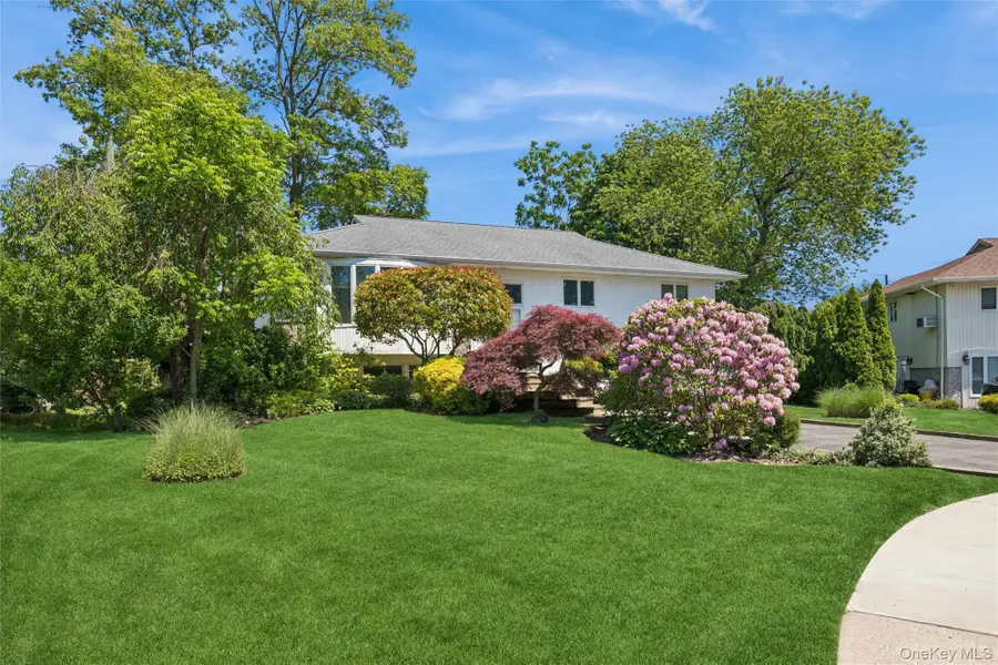 20 Melbourne Lane, Old Bethpage, NY 11804 - #2