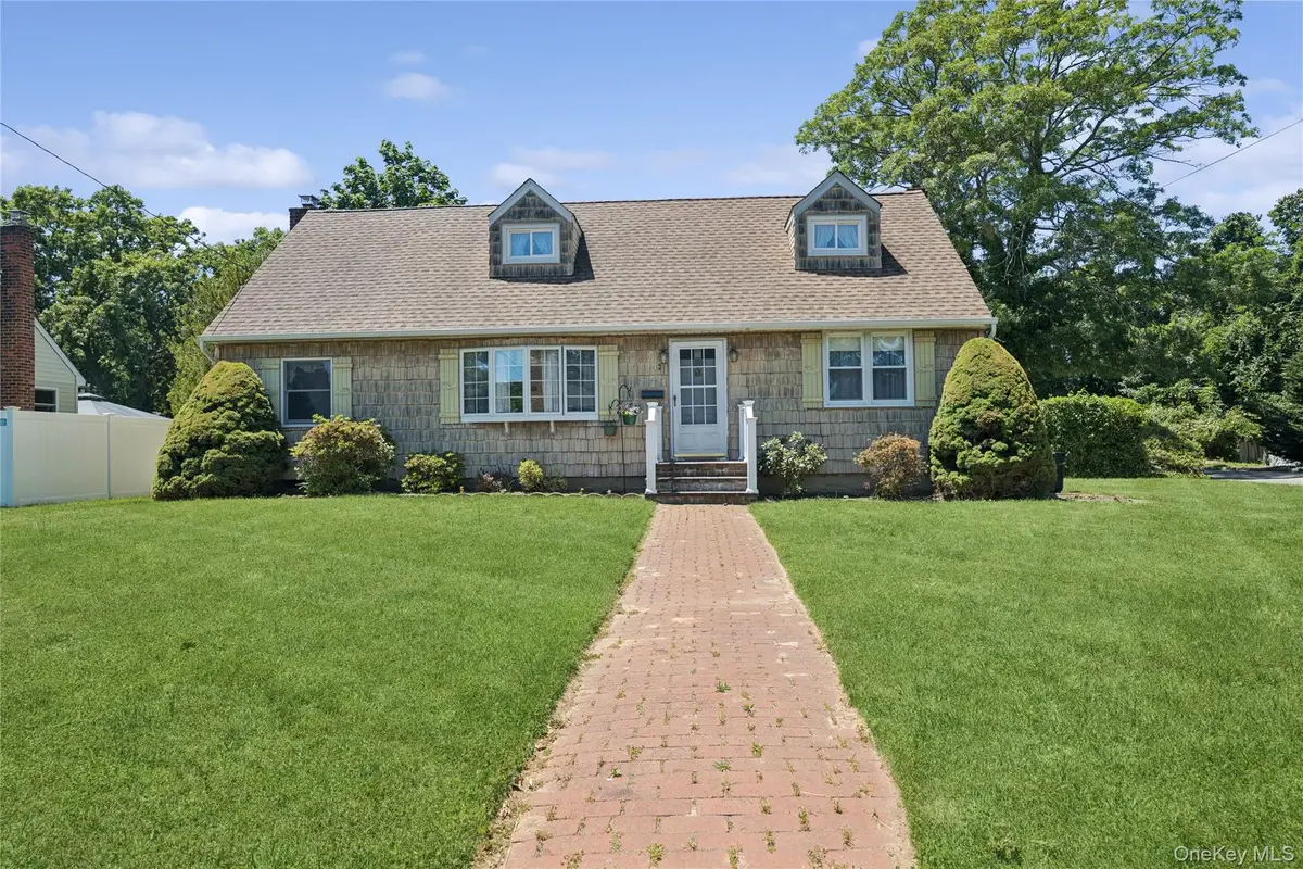 52 Center Street, Ronkonkoma, NY 11779 - #1
