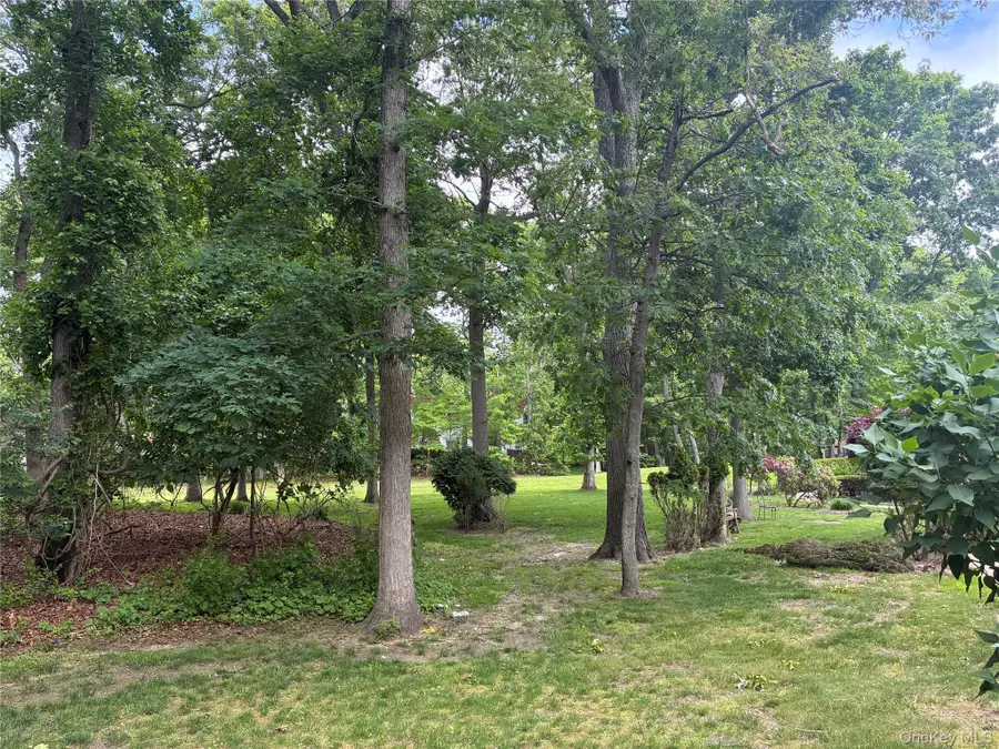 415 Clubhouse Court, Coram, NY 11727 - #3