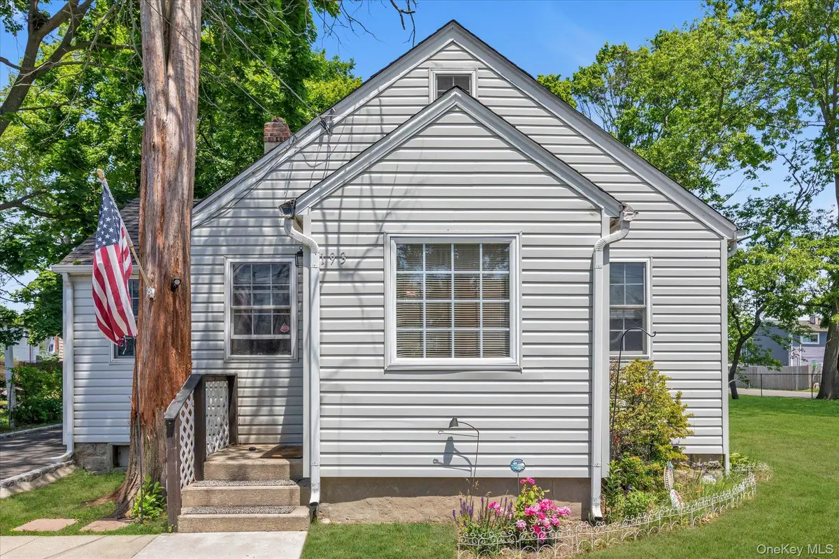 193 Manhattan Avenue, West Babylon, NY 11704 - #1