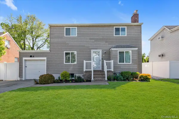 4 Lido Parkway, Lindenhurst, NY 11757