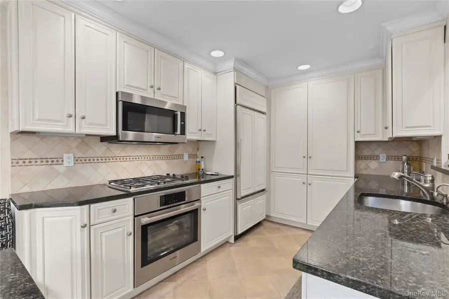 6 Harriman Keep Road #6, Irvington, NY 10533 - #3