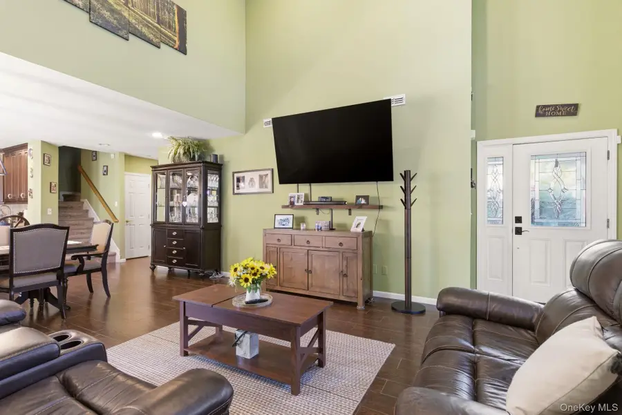 1 Robert Lane, Middle Island, NY 11953 - #3
