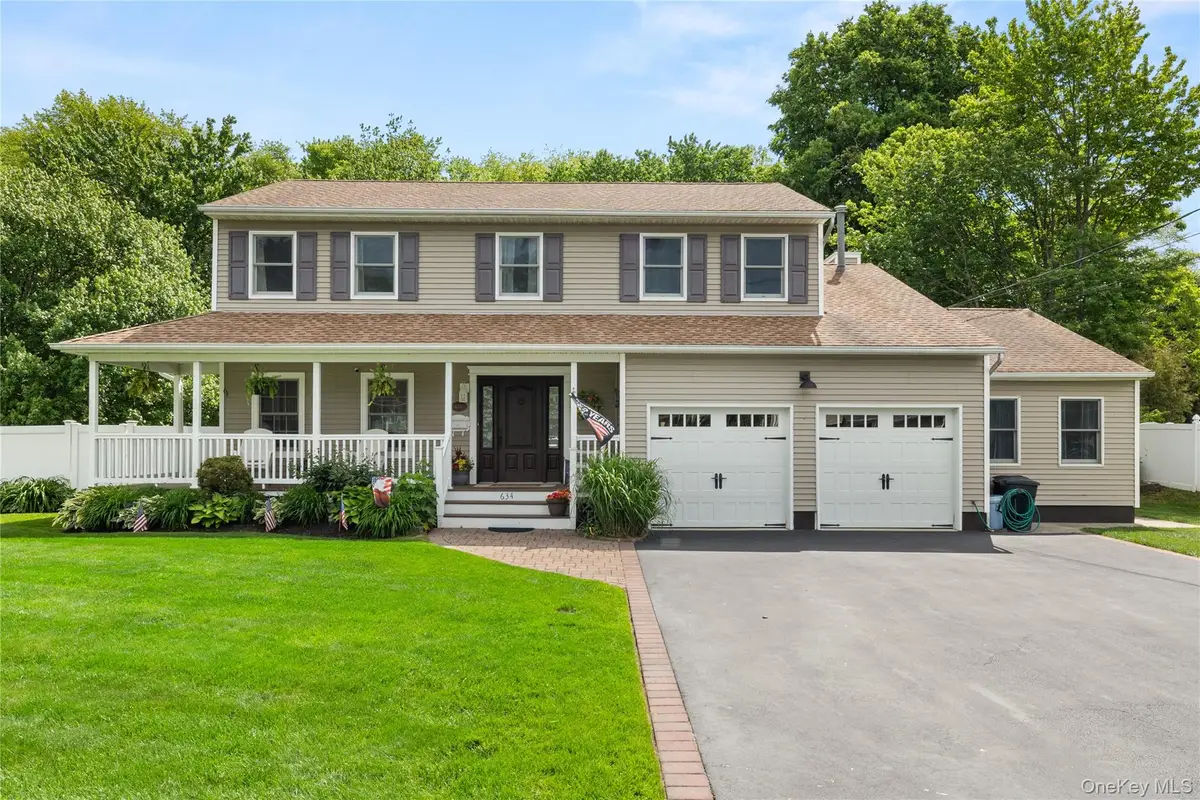 634 Myrtle Avenue, West Islip, NY 11795 - #1