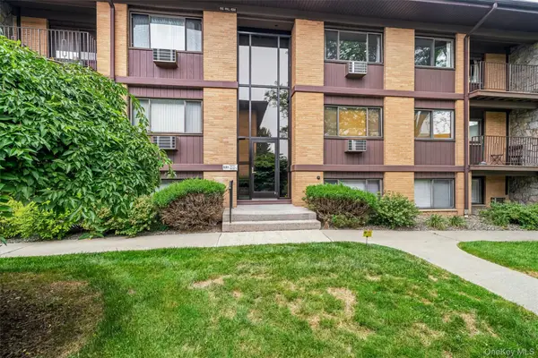10 Oakwood Terrace #107, New Windsor, NY 12553