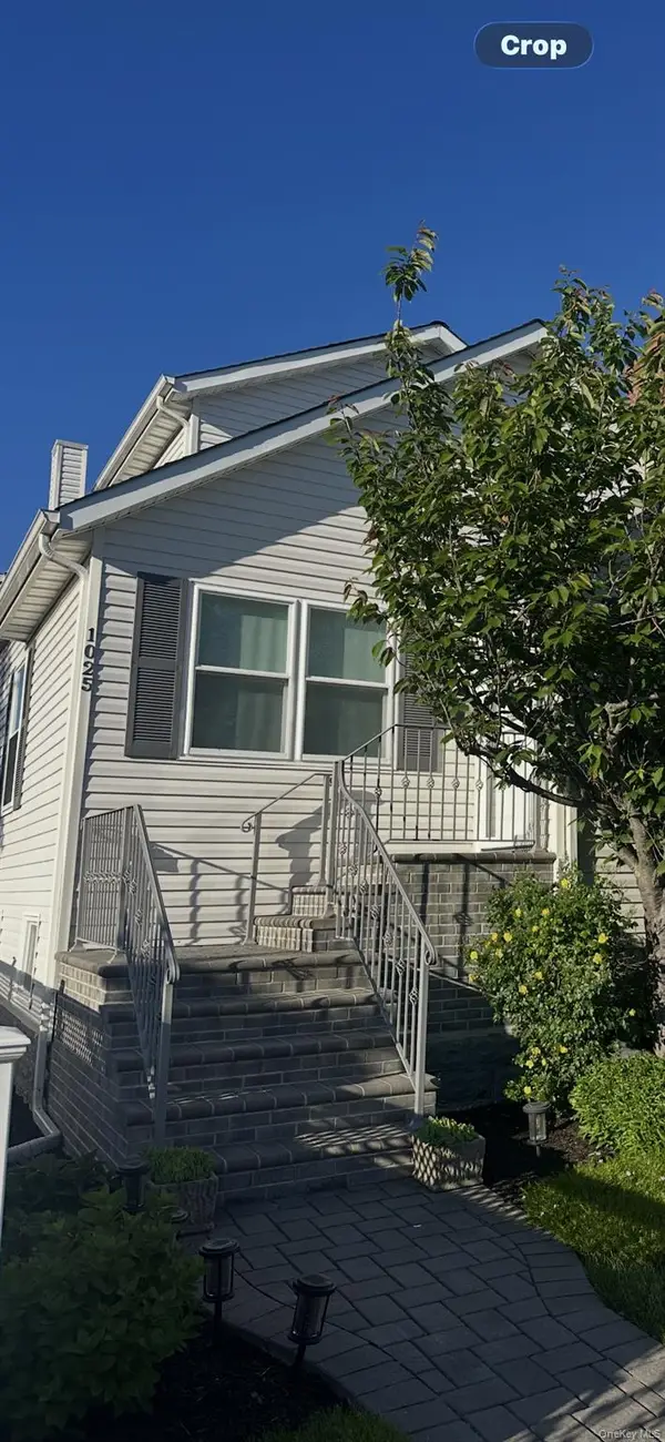 1025 Knickerbocker Avenue, Island Park, NY 11558