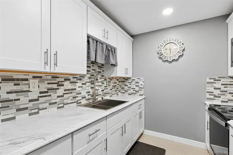 41 Richmond Boulevard #2B, Ronkonkoma, NY 11779 - #3