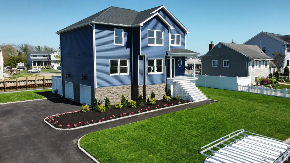 851 W Bay Drive, West Islip, NY 11795 - #1