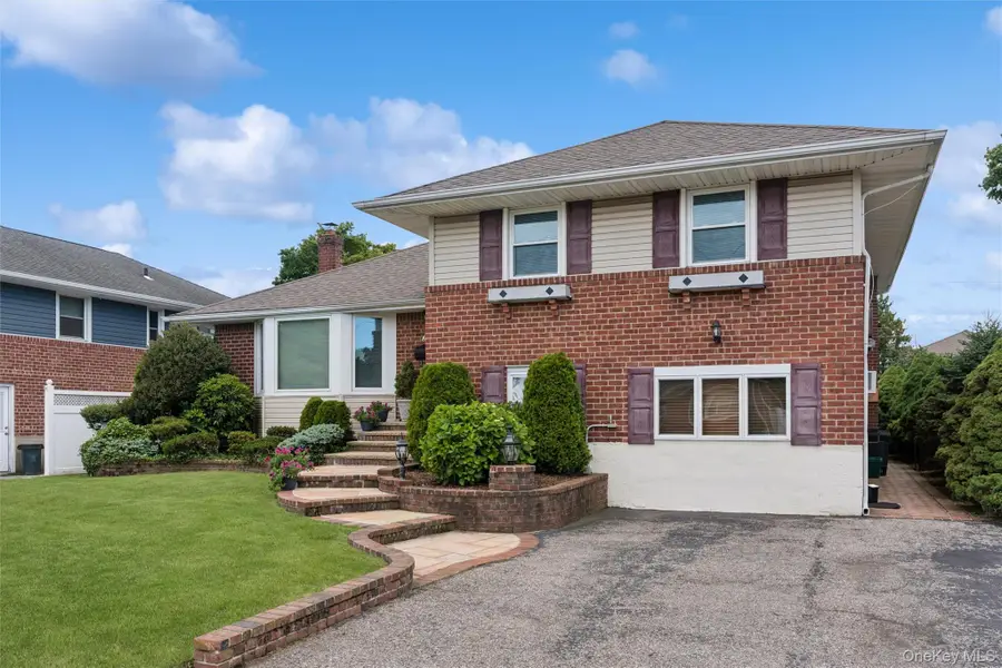 3962 Hahn Avenue, Bethpage, NY 11714 - #3