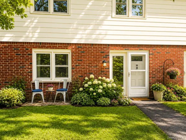22 Orchard Heights, New Paltz, NY 12561