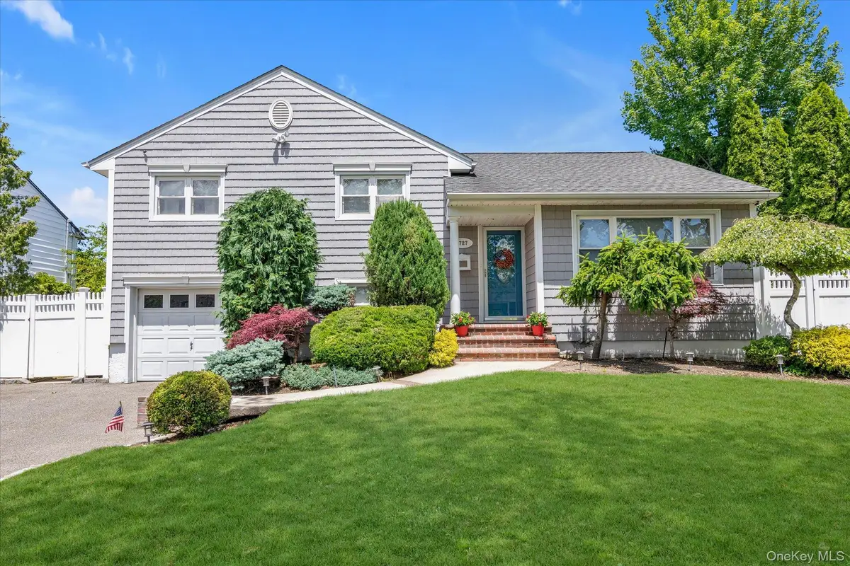 3727 Regent Lane, Wantagh, NY 11793 - #1