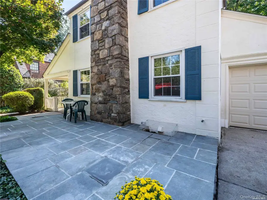 109 Chase Road, Manhasset, NY 11030 - #3