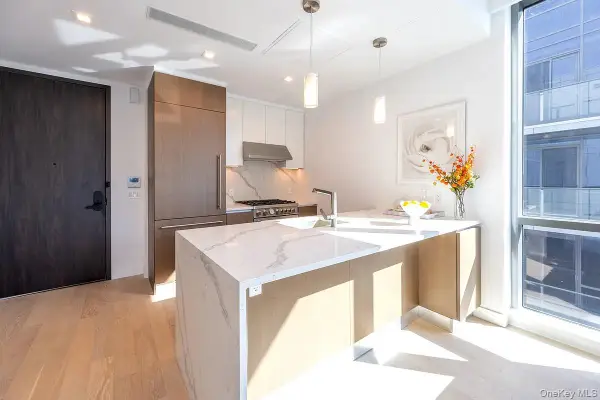 33-66 Farrington Street #14I, Flushing, NY 11354