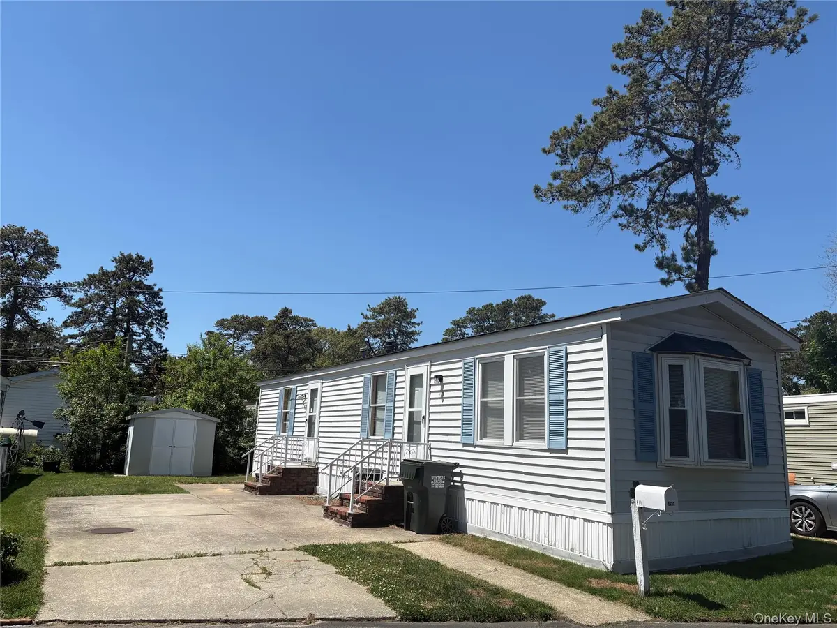 525/B11 Riverleigh Avenue #B11, Riverhead, NY 11901 - #1
