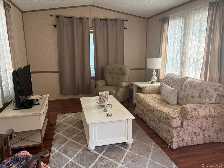 525/B11 Riverleigh Avenue #B11, Riverhead, NY 11901 - #3