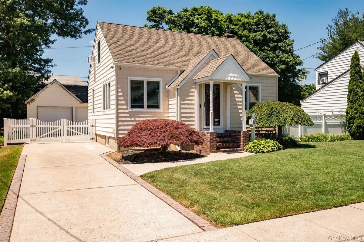 36 Iroquois Place, Farmingdale, NY 11735 - #1