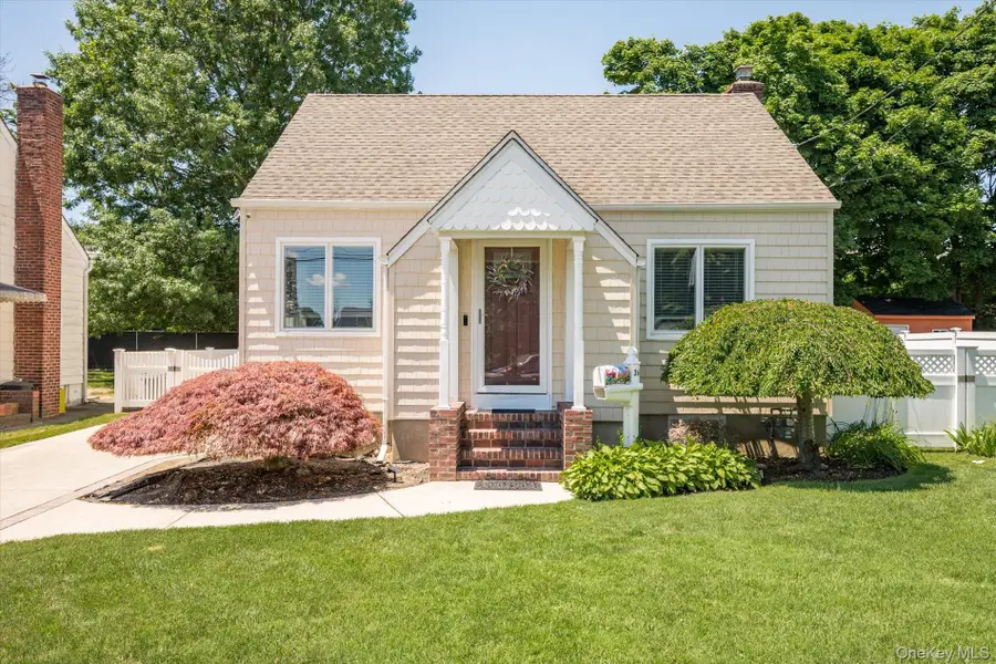36 Iroquois Place, Farmingdale, NY 11735 - #2