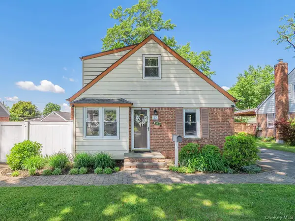 23 Phillips Road, Glen Cove, NY 11542
