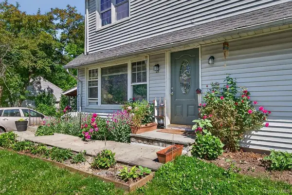 27 Tomahawk Drive, White Plains, NY 10603
