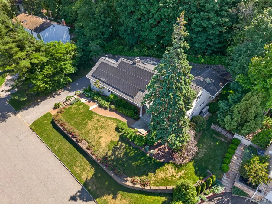 125 Mimosa Drive, East Hills, NY 11576 - #2