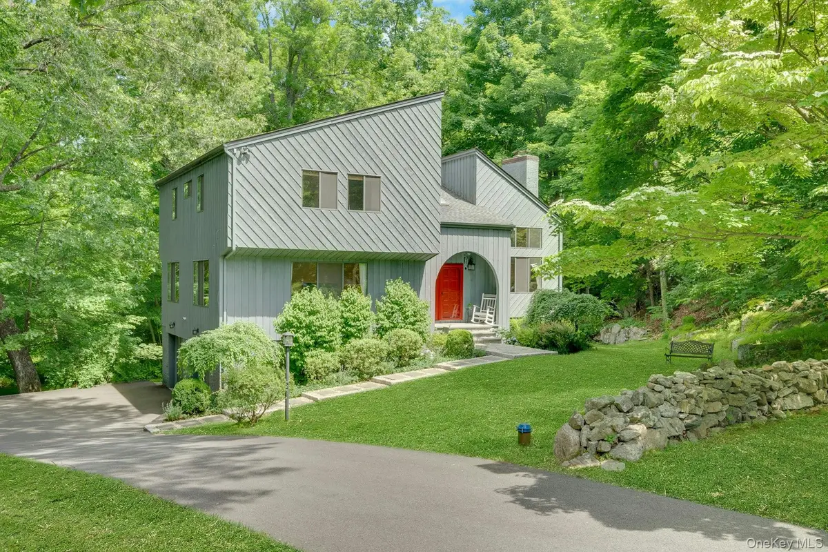 24 Anne Chambers Lane, Katonah, NY 10536 - #1