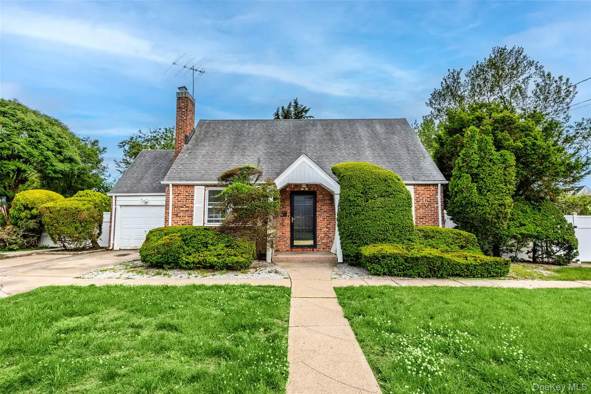 674 Henry Street, Uniondale, NY 11553 - #1