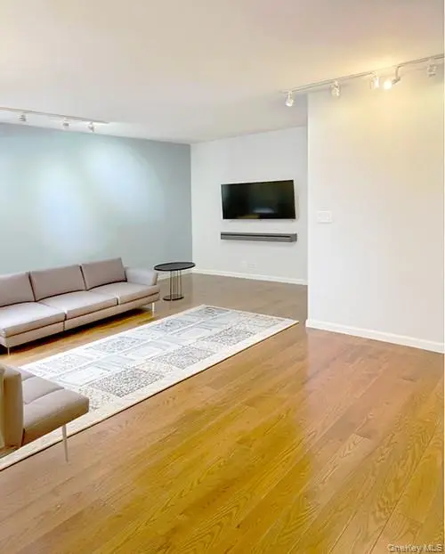 573 Grand Street #D802, New York (Manhattan), NY 10002
