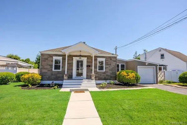 47 Walnut Avenue E, Farmingdale, NY 11735