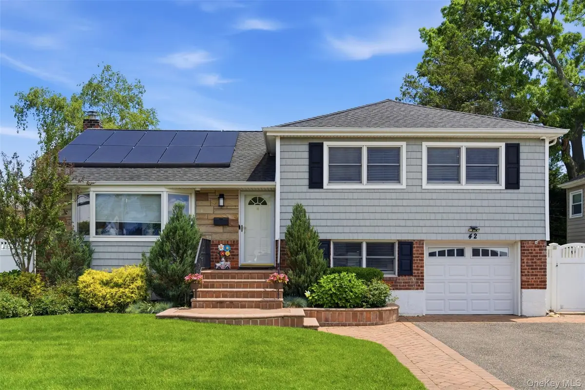 42 Kathleen Drive E, Syosset, NY 11791 - #1