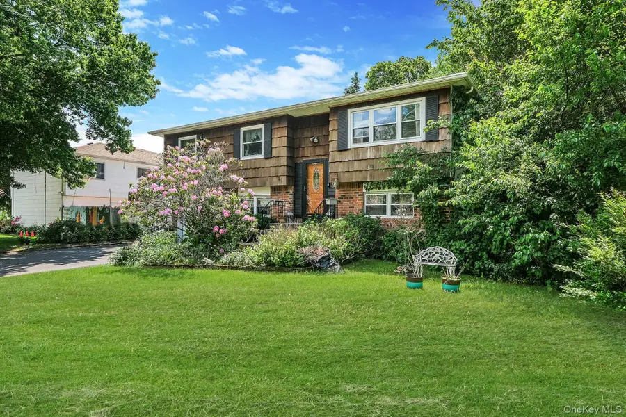 4 Dogwood Avenue, Farmingville, NY 11738 - #3