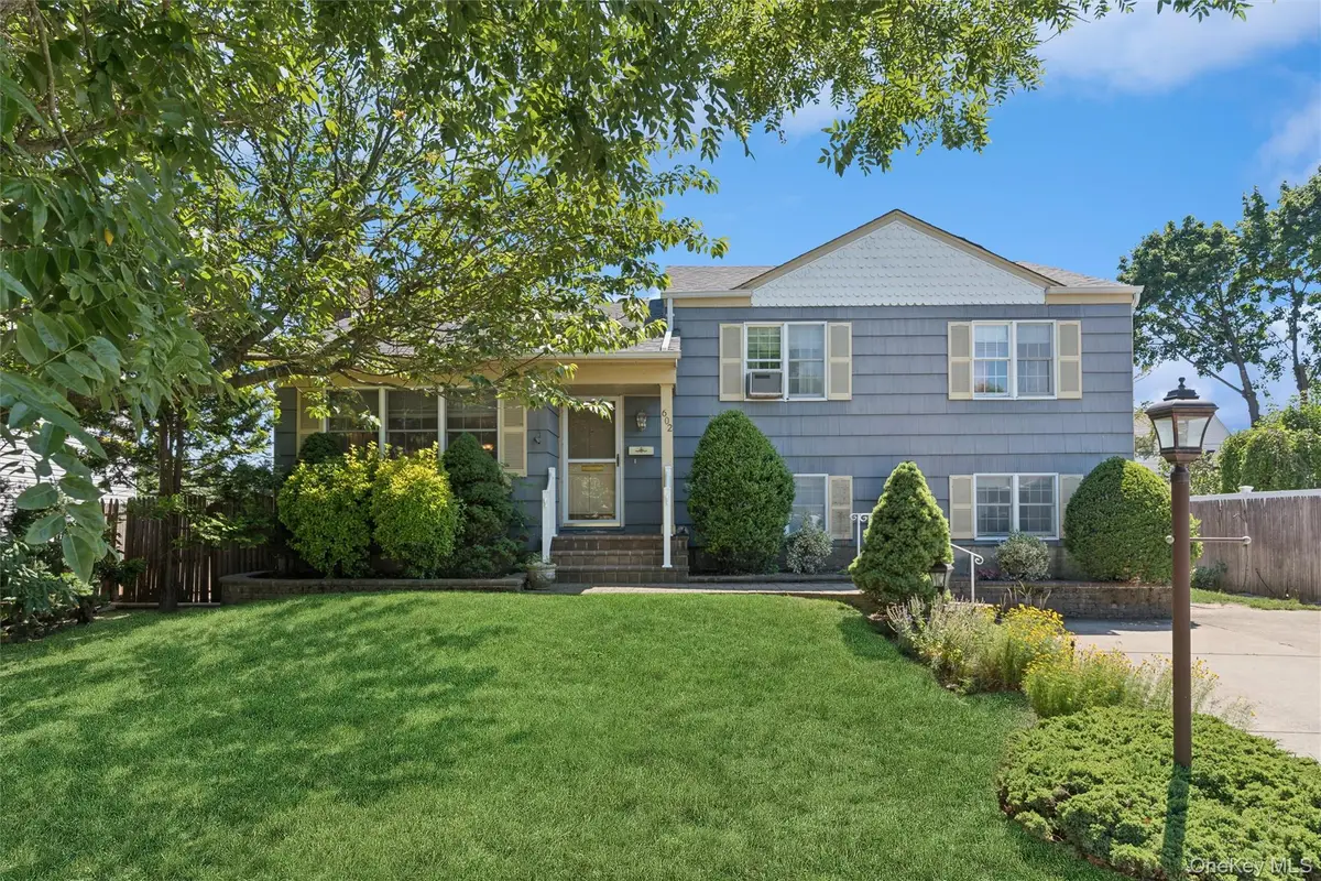 602 Syracuse Avenue, Massapequa, NY 11758 - #1