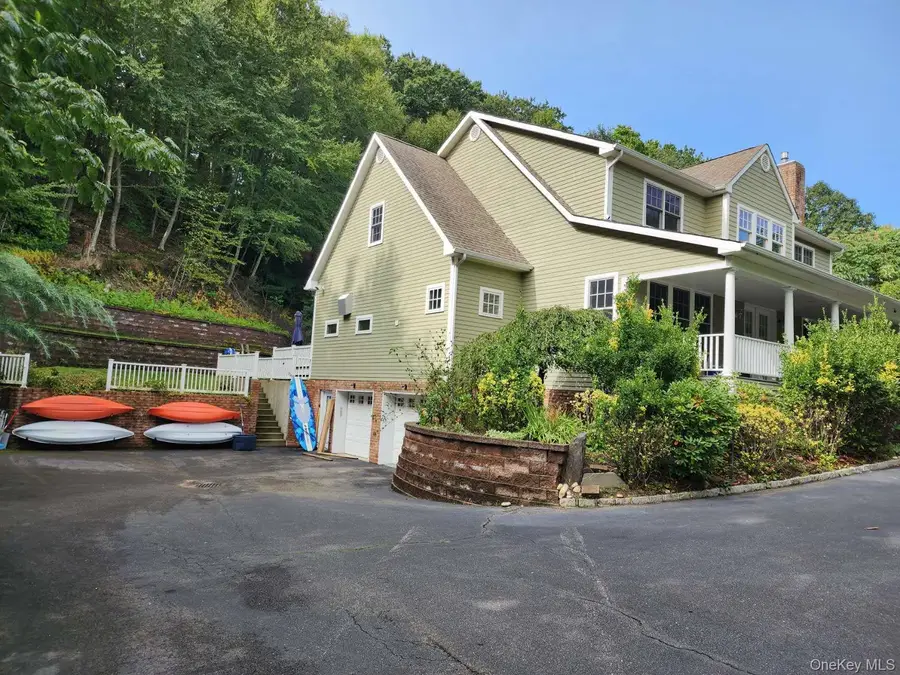 1259 N Country Road, Stony Brook, NY 11790 - #2