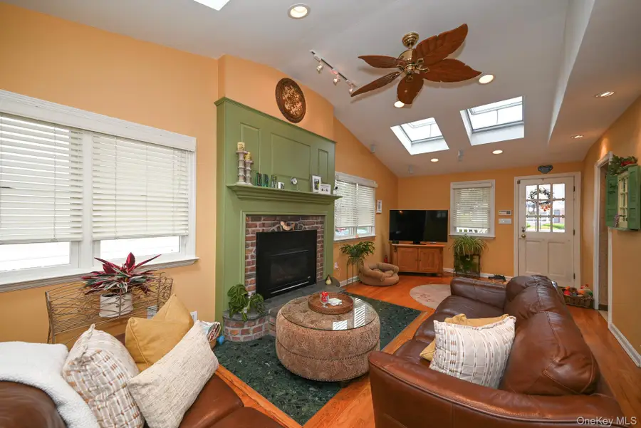 1006 Glen Drive, Franklin Square, NY 11010 - #3
