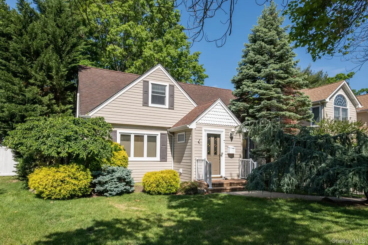 7 Briarcliff Drive, Merrick, NY 11566 - #1