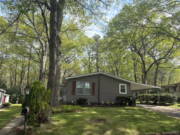 525/78 Riverleigh Ave, Riverhead, NY 11901