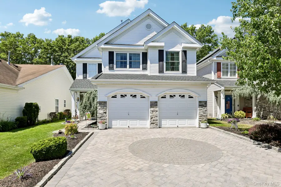 53 Madison Circle, Middle Island, NY 11953 - #2