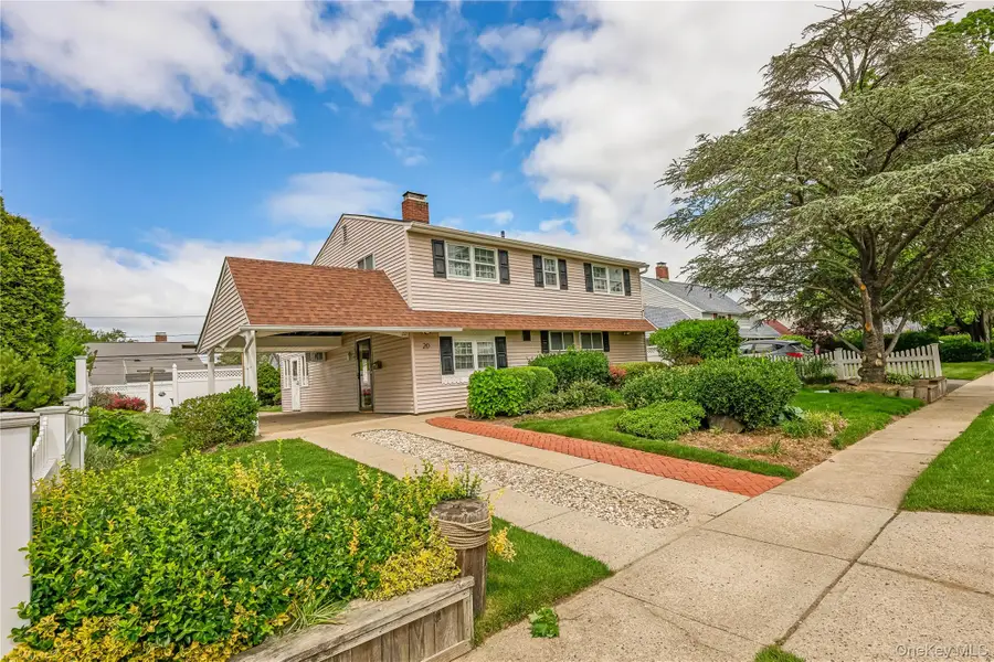 20 Flagstone Lane, Westbury, NY 11590 - #2
