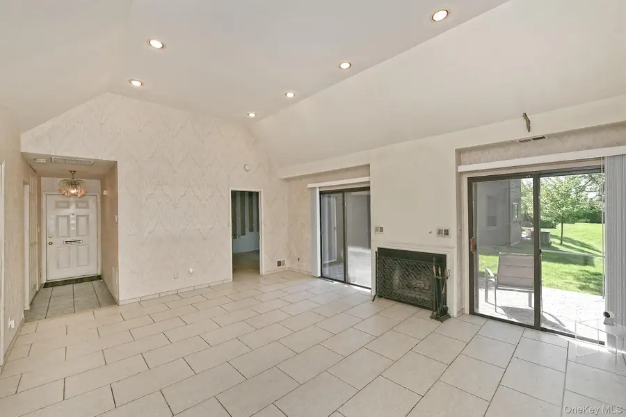 161 Southgate Drive, Massapequa Park, NY 11762 - #3