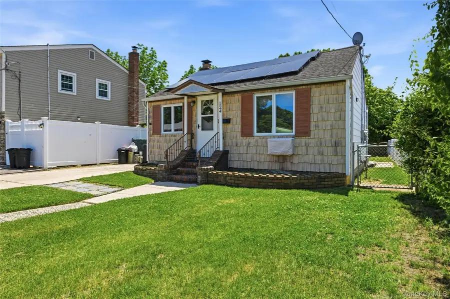 124 N Linden Street, Massapequa, NY 11758 - #2