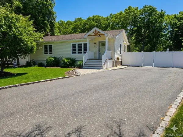 214 Pleasant Street, Ronkonkoma, NY 11779
