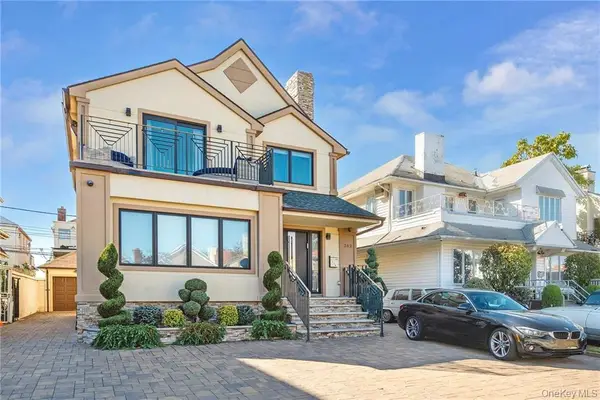 262 W End Avenue, Brooklyn, NY 11235