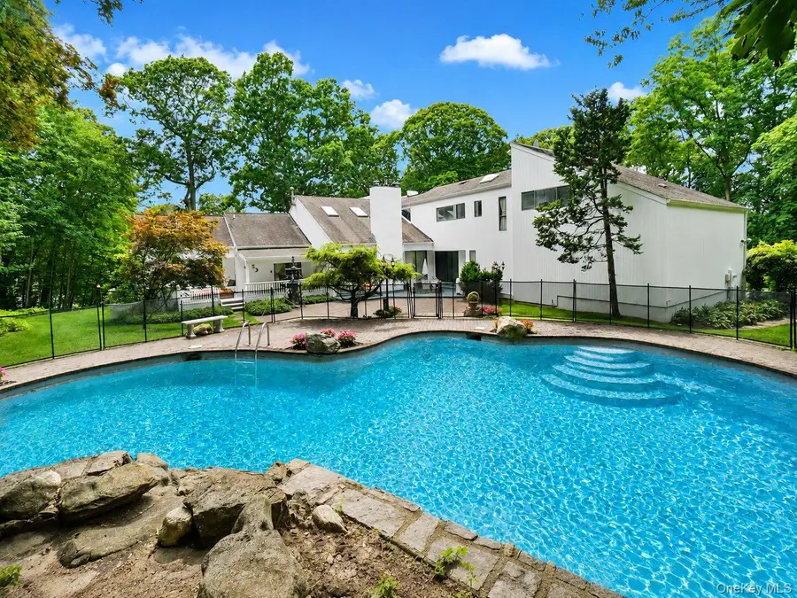 4 Stoneridge Court, Syosset, NY 11791 - #2