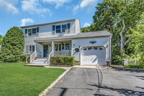 735 Muncey Road, West Islip, NY 11795